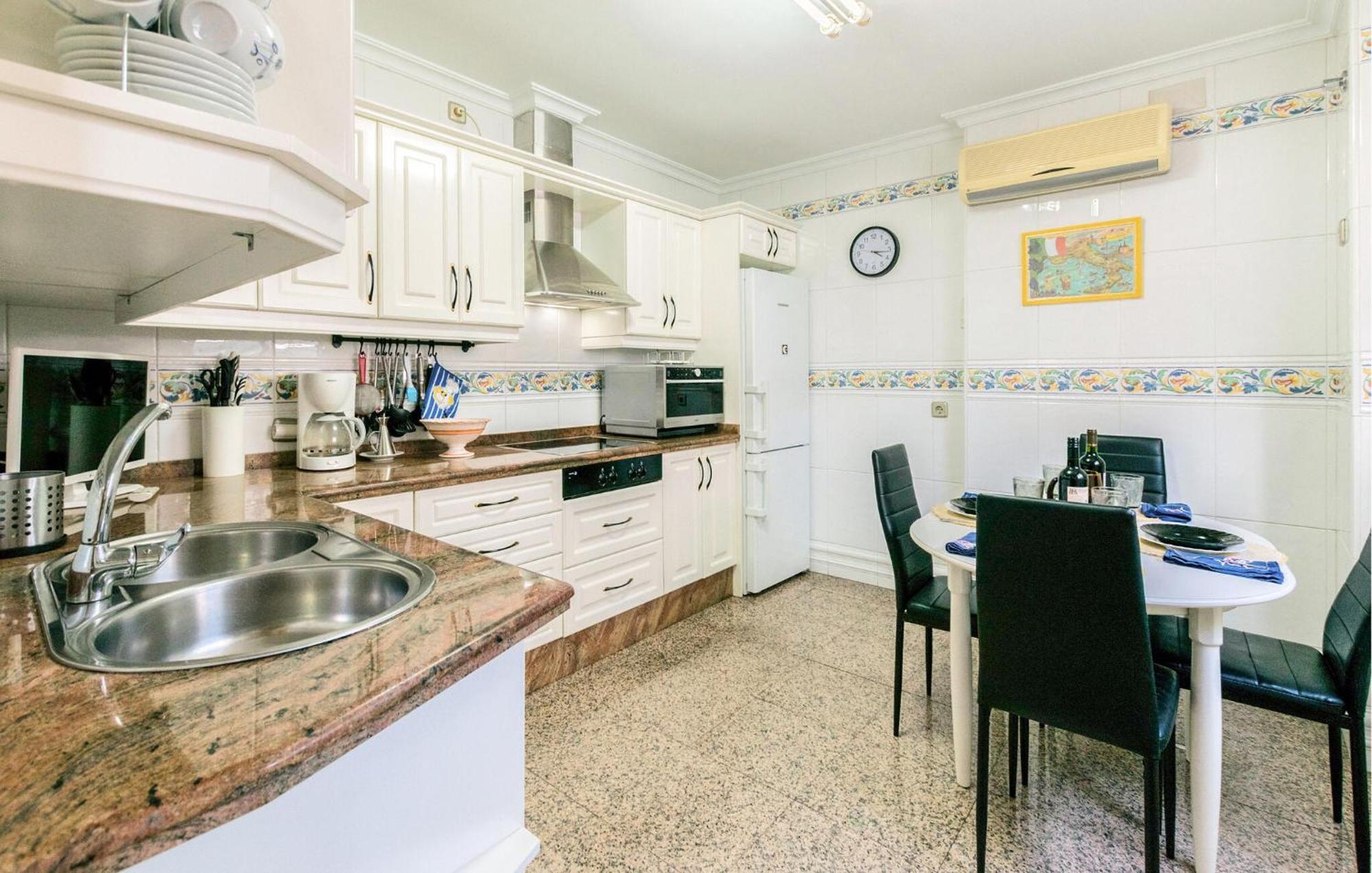 Cozy Apartment In Sevilla With Kitchen エクステリア 写真